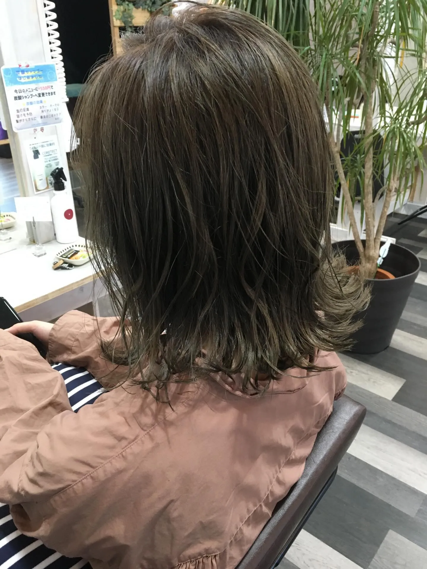 簡単スタイリングで大人っぽミディアムヘア