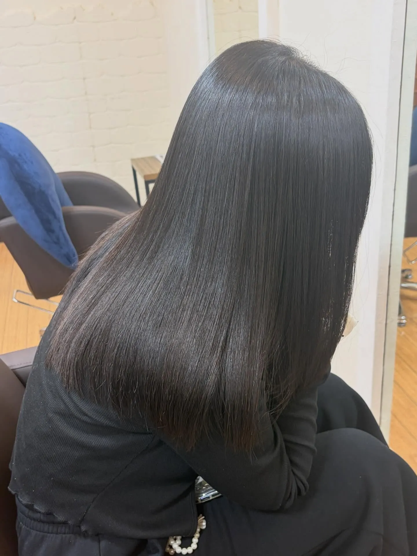 今回は縮毛矯正+髪質改善トリートメントのお客様。